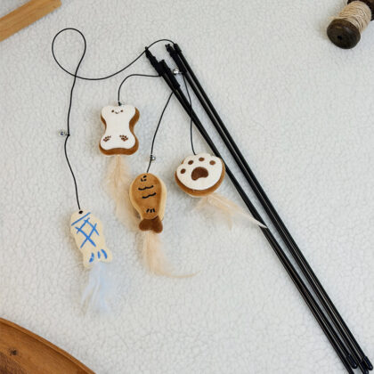 New Korean cat toy cat stick with bell feather to relieve boredom interactive sound pet products manufacturers spot batch